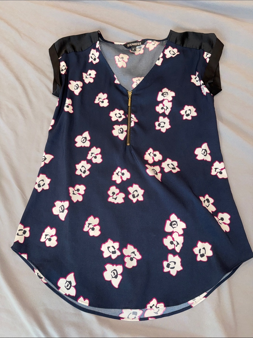 3/$16!!Express Navy Floral Zip-Front Cap Sleeve Blouse